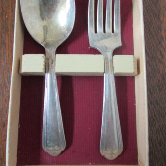 Vtg. KING EDWARDS CHILDS SILVERPLATE FLATWARE SET IN Box 1947?? - Picture 5 of 7